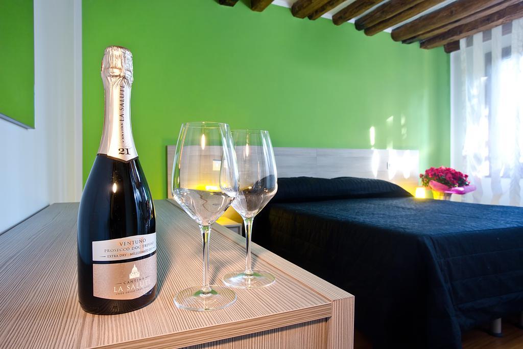 Good Wine Apartments Venice Bilik gambar